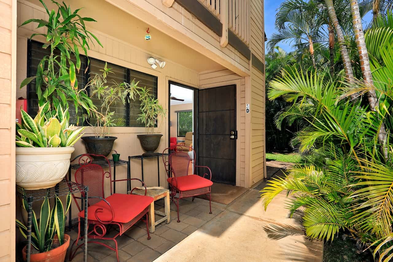 Ground floor end units at Halekala Gardens have nice covered patio areas at the entrance.