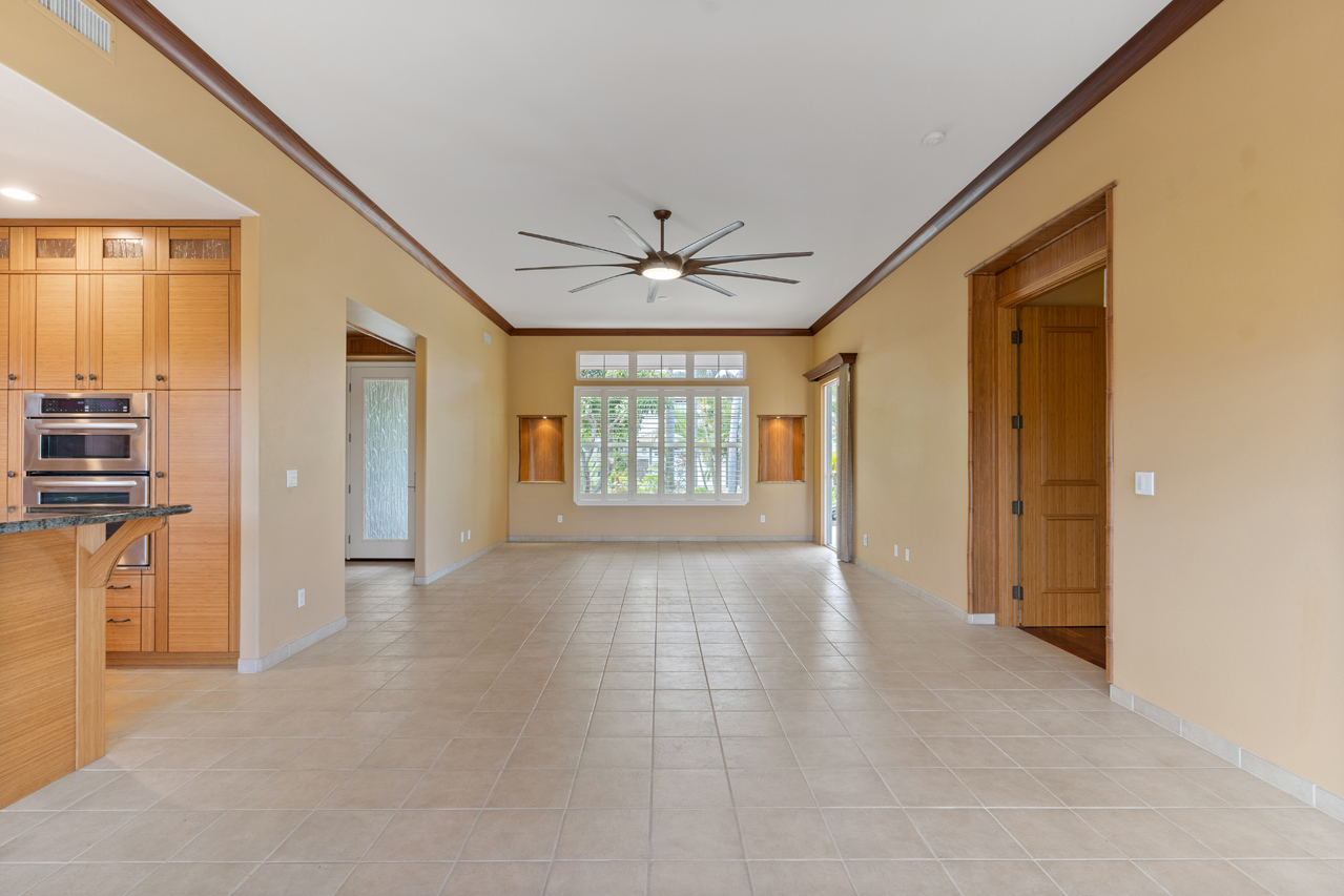 There are several great single-level floor plans in Kilohana Ridge which have spacious living rooms