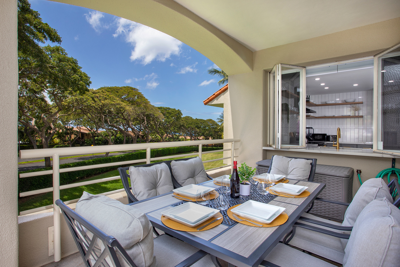 Outdoor Dining on the Lanai: 