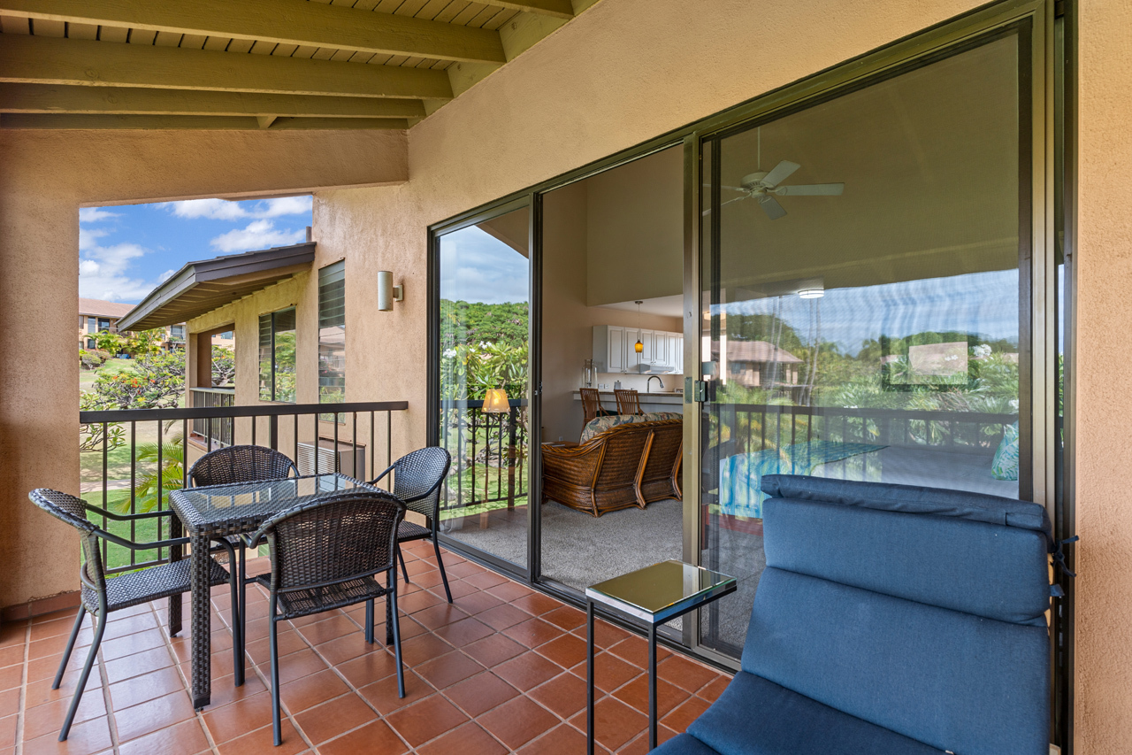 Large covered lanai: 