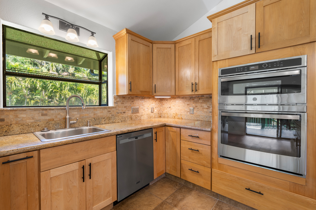 Kitchen: 